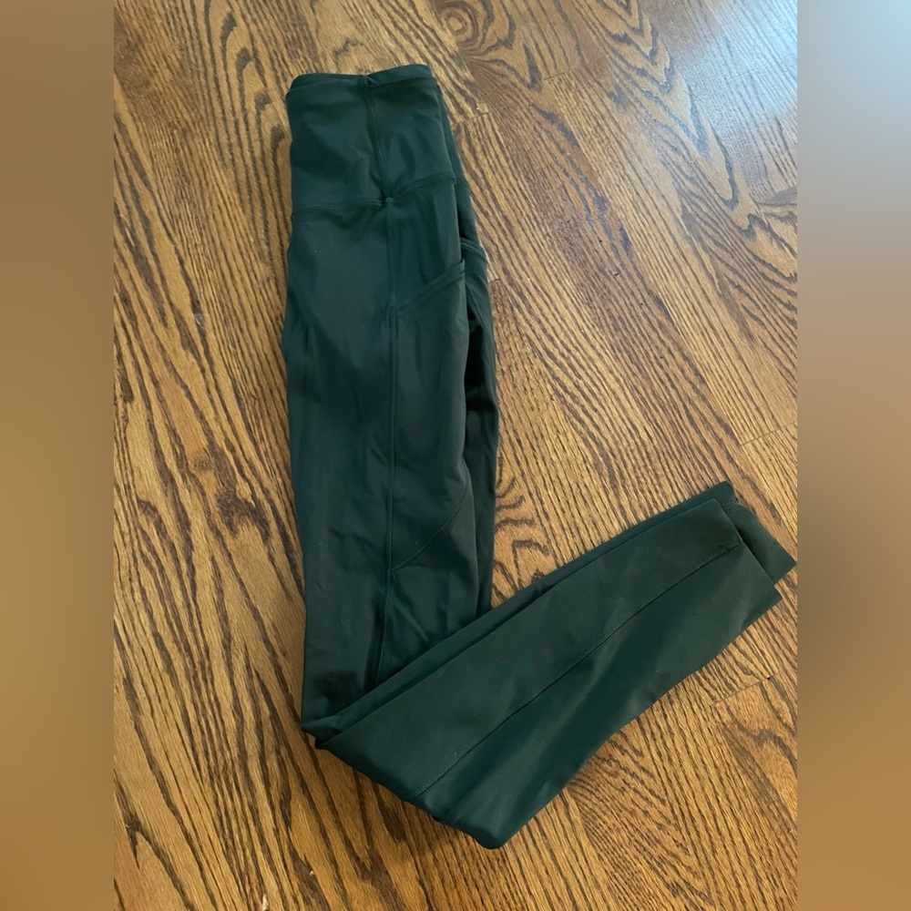 Women’s Lululemon forest green leggings. Size 2. Pockets and drawstring.
